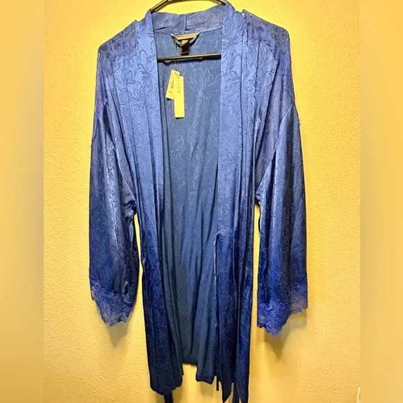 Victoria’s Secret satin robe - Picture 6 of 8